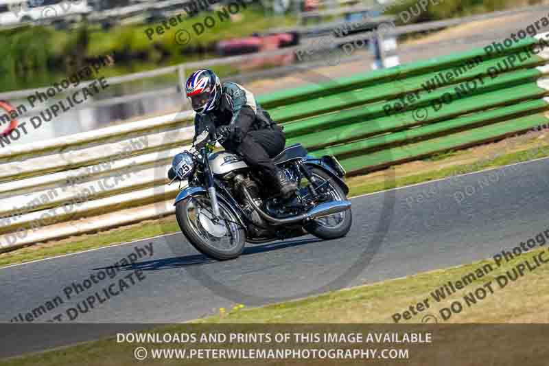 Vintage motorcycle club;eventdigitalimages;mallory park;mallory park trackday photographs;no limits trackdays;peter wileman photography;trackday digital images;trackday photos;vmcc festival 1000 bikes photographs